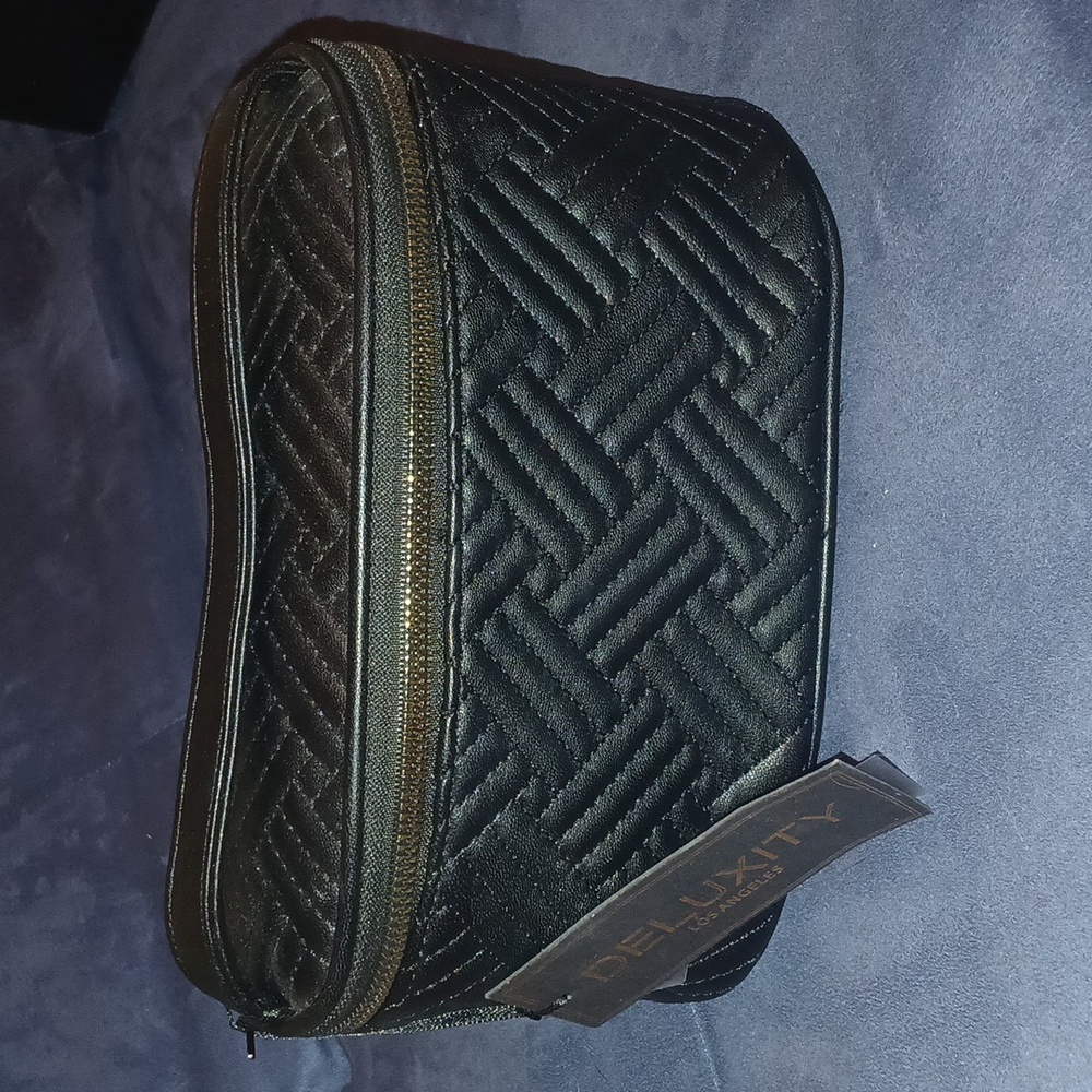 Deluxity Black Quilted Cosmetic Bag